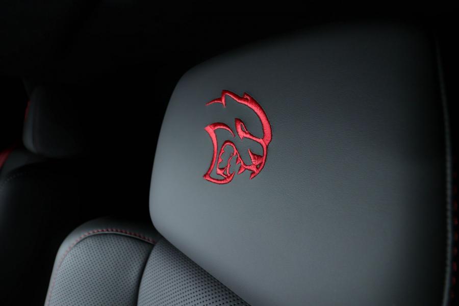 Детали интерьера Dodge Challenger SRT Hellcat by Vilner 2020 года  (фото 17 из 27)